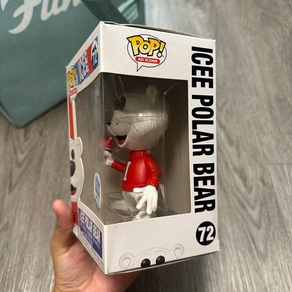 Icee Polar Bear Funko pop - Picture 4 of 4